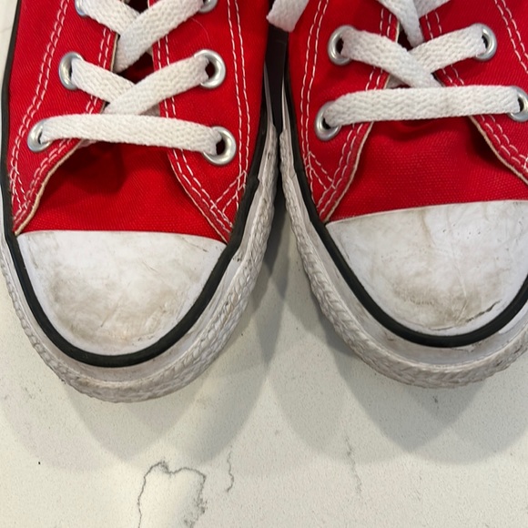 Red converse - Picture 7 of 7